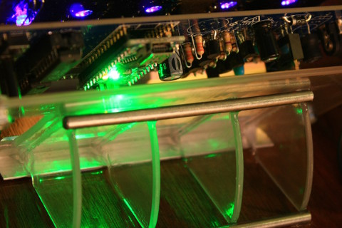 The acrylic support structure on the backside plays nciely with the green power LED of the Arduino. Notice the bevelling of the edges.